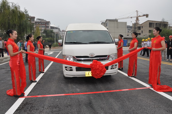 祝贺安宁市龙川西路建设工程完成初验且正式通车