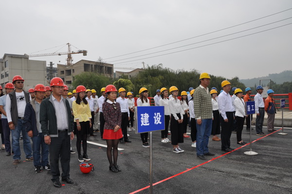 祝贺安宁市龙川西路建设工程完成初验且正式通车