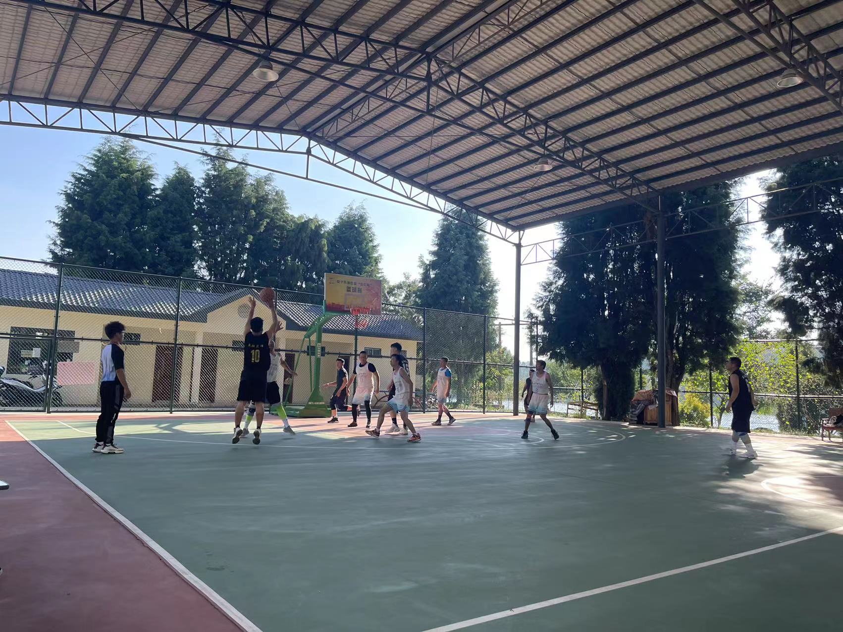 公司篮球队与云南轻纺学校举行篮球友谊赛