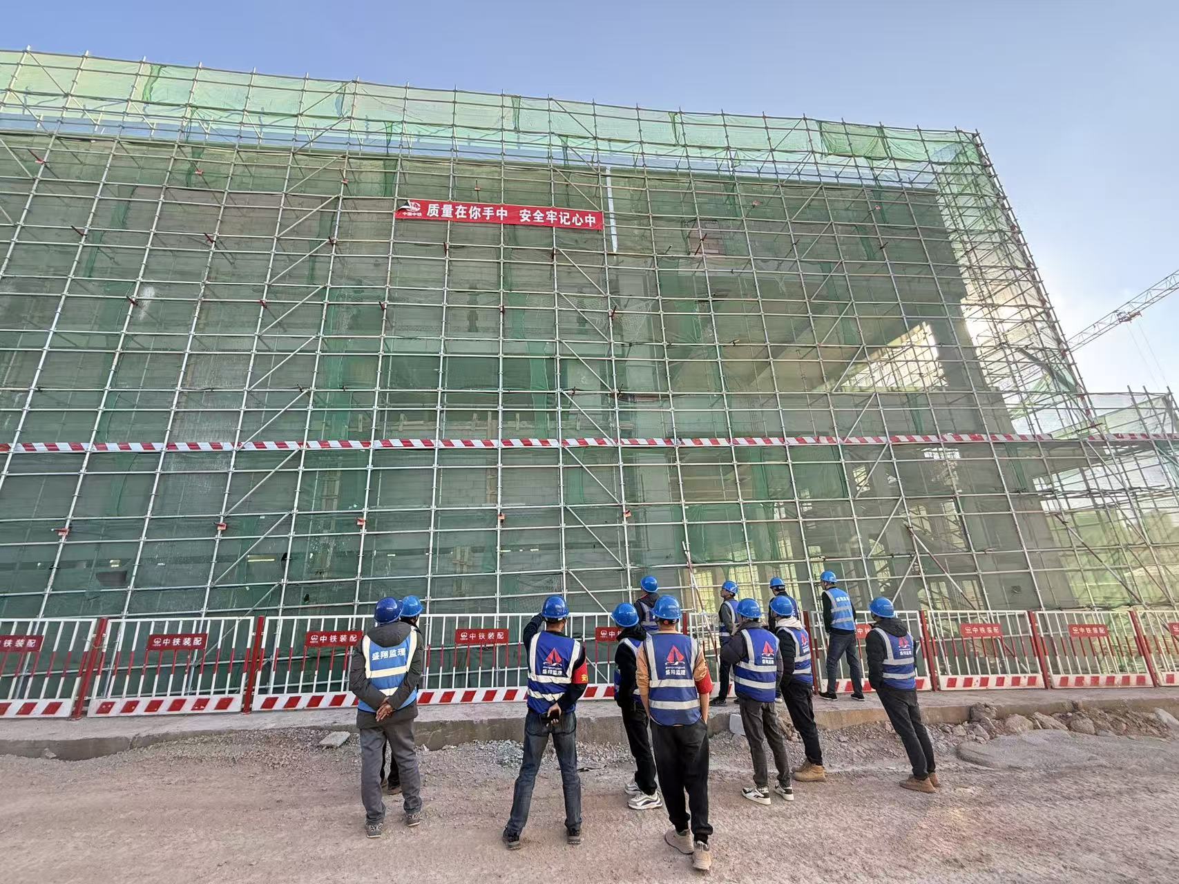 聚焦超高支模难题 共探安全施工之道 ——盛翔监理公司专业组开展“承插型盘口式脚手架高支模”观摩探讨活动